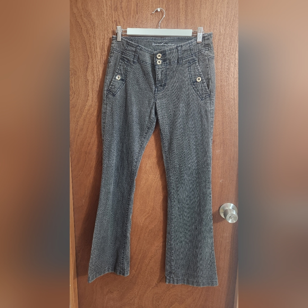 TOUCH ME BOOTCUT GREY JEANS SIZE: 7/8